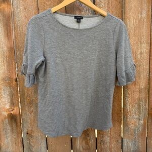 ANN TAYLOR Women’s Gray Ruffle Short Sleeve Blouse Shirt Size Small